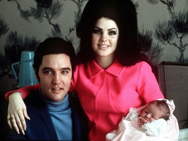 
	
	Elvis Presley là nghệ sĩ solo có lượng đĩa bán chạy nhất thế giới. Tuy nhiên ông lại qua đời ở độ tuổi còn khá trẻ. May mắn thay, con gái ông - Lisa Marie - đã thừa hưởng được tài năng âm nhạc này của ông. Album ra mắt To Whom it May Concern của Lisa có rất nhiều ca khúc do cô đồng sáng tác và đã nhận được chứng nhận vàng.